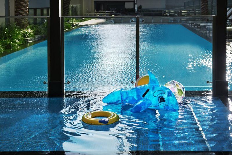 Damac Maison The Vogue Dubai Eksteriør billede The swimming pool at the Ritz-Carlton, Singapore