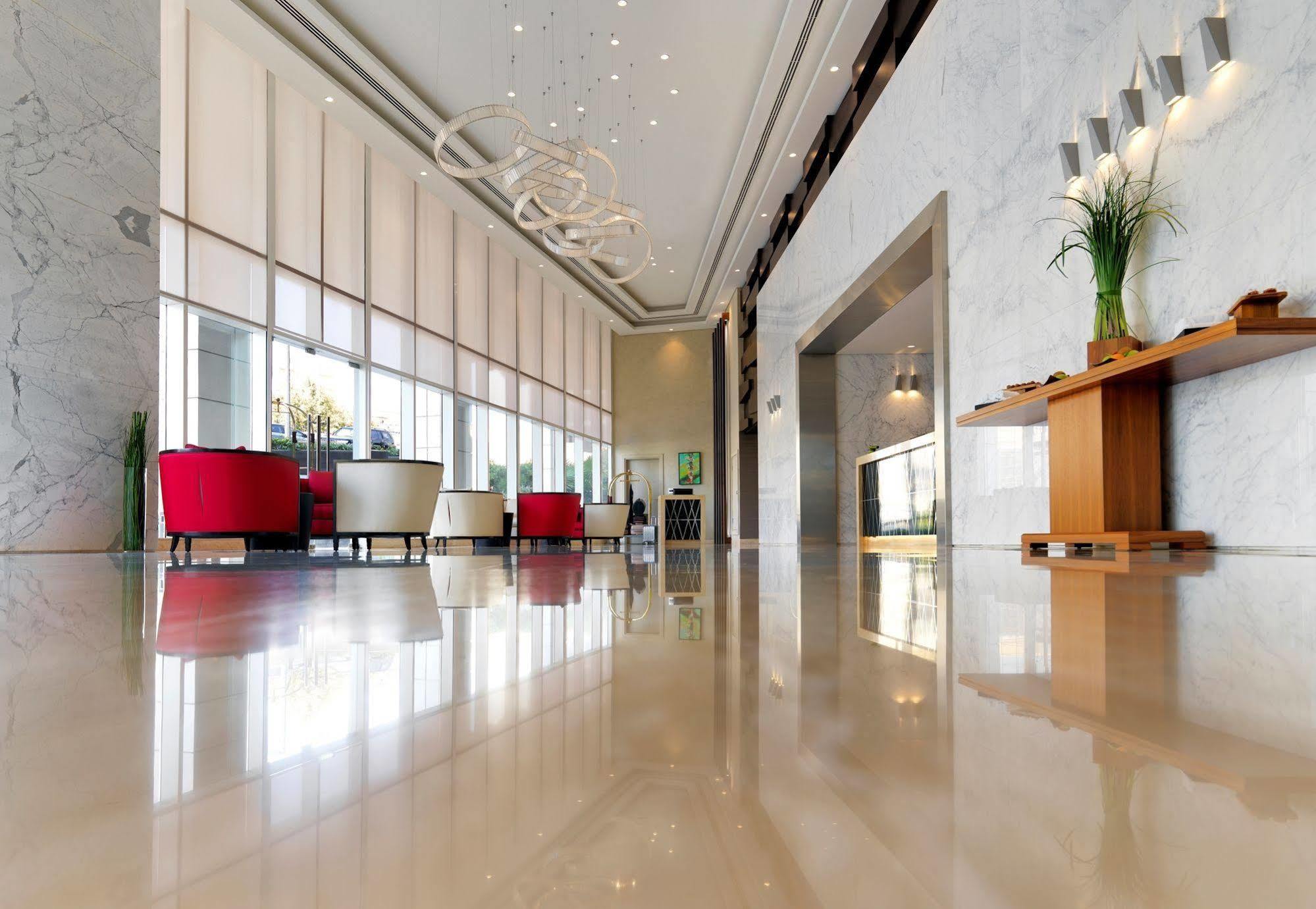 Damac Maison The Vogue Dubai Eksteriør billede Lobby
