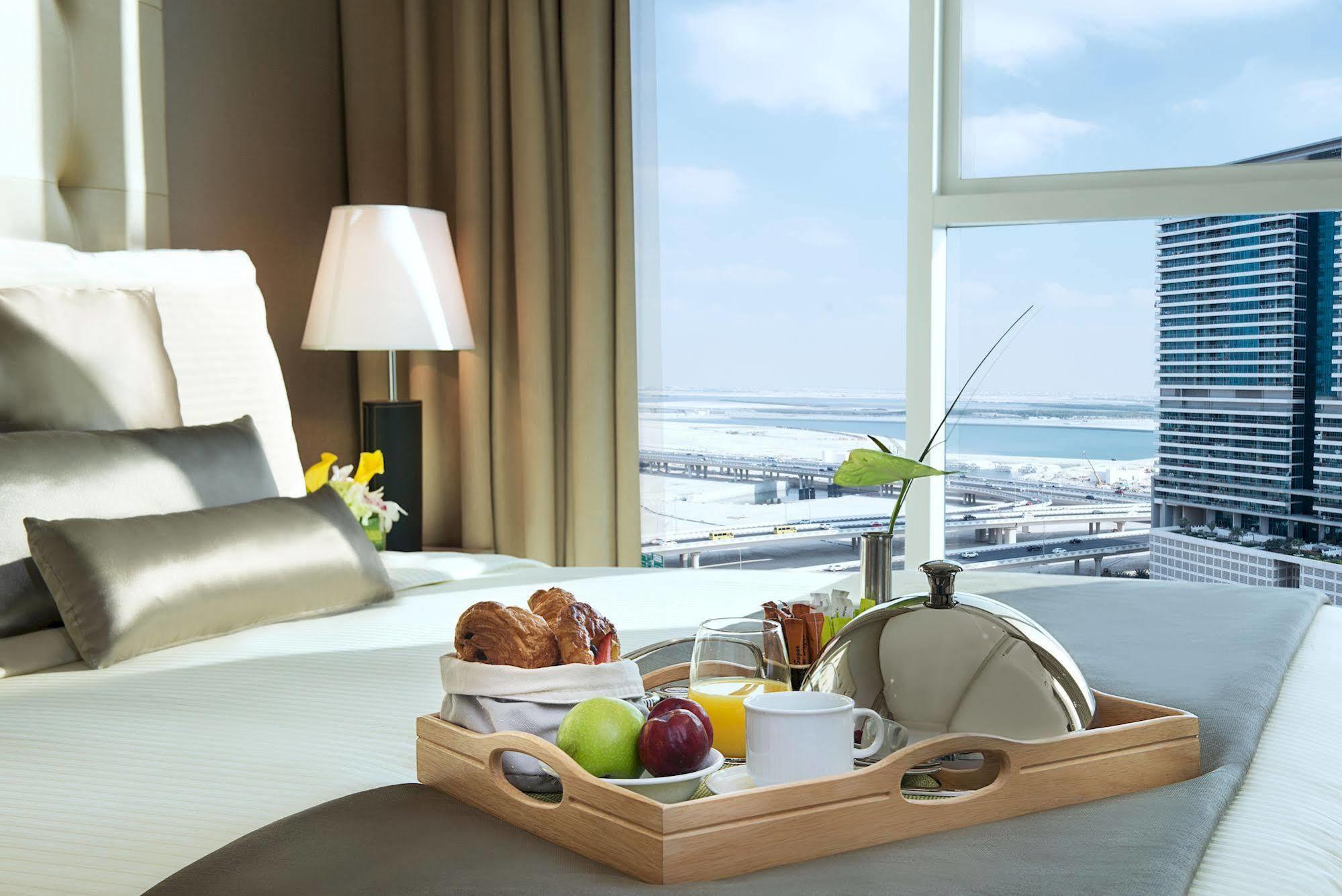 Damac Maison The Vogue Dubai Eksteriør billede A room service tray