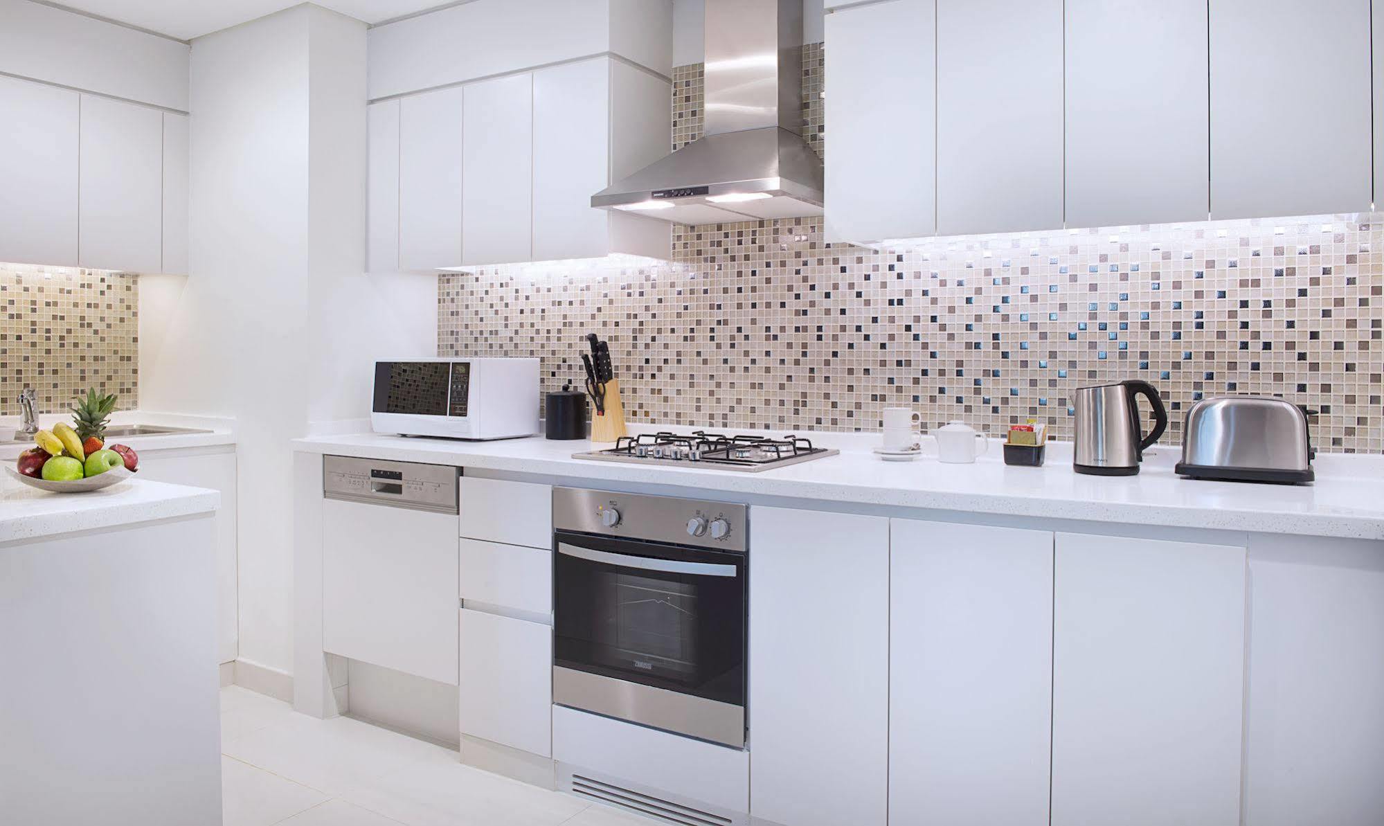 Damac Maison The Vogue Dubai Eksteriør billede A modern kitchen
