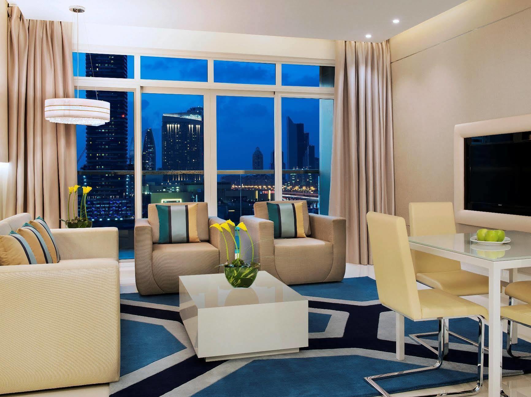 Damac Maison The Vogue Dubai Eksteriør billede A living room in a typical apartment