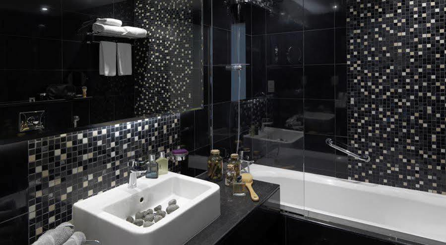 Damac Maison The Vogue Dubai Eksteriør billede Bathroom