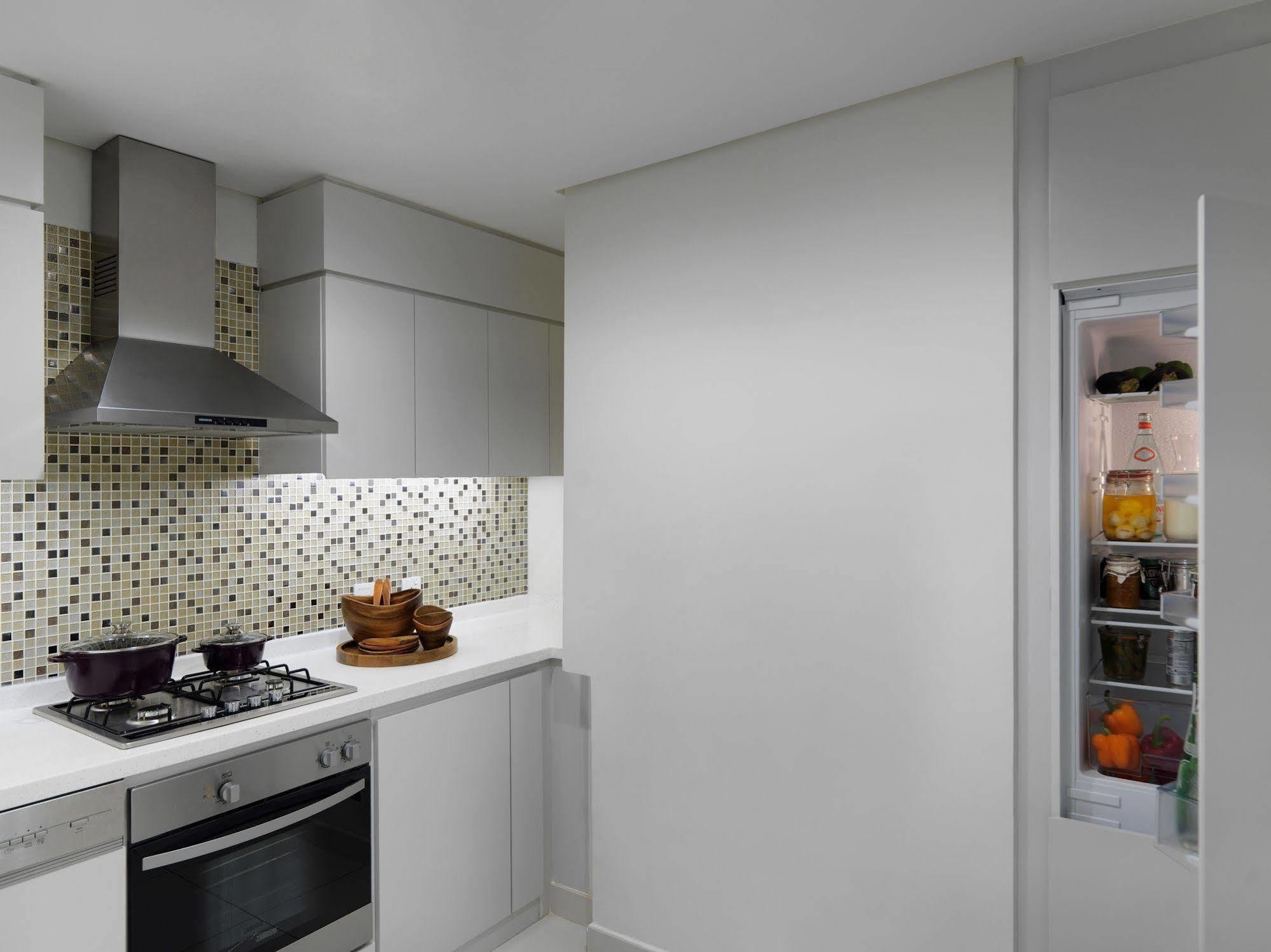 Damac Maison The Vogue Dubai Eksteriør billede A built-in refrigerator